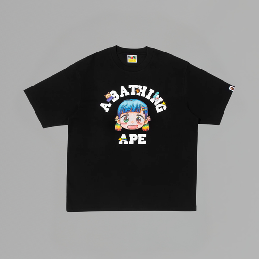 T SHIRT BAPE x MR COLLEGE RELAXED FIT BLACK