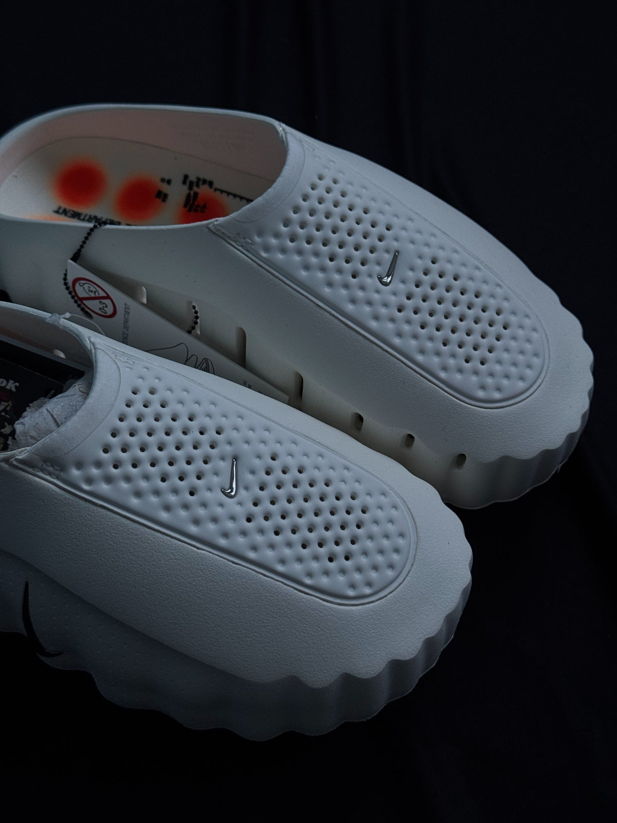 Nike Mind 001 WMNS – Sail/Hyper Crimson