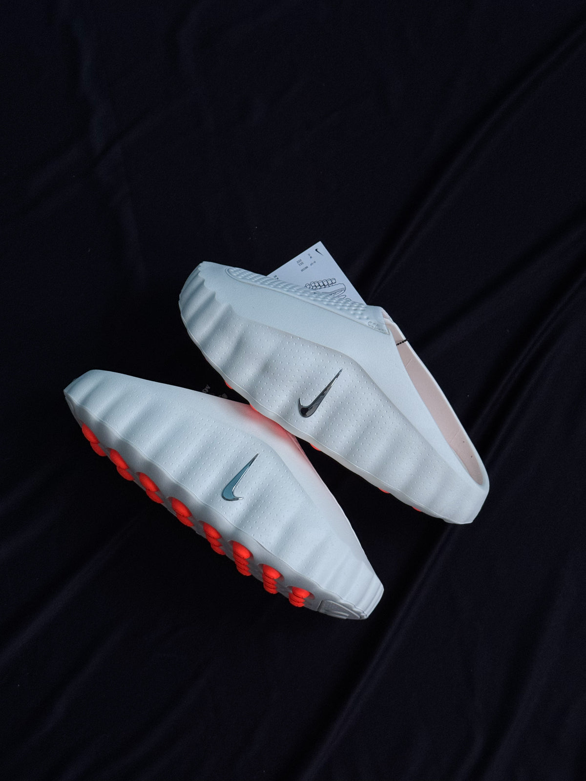 Nike Mind 001 WMNS – Sail/Hyper Crimson