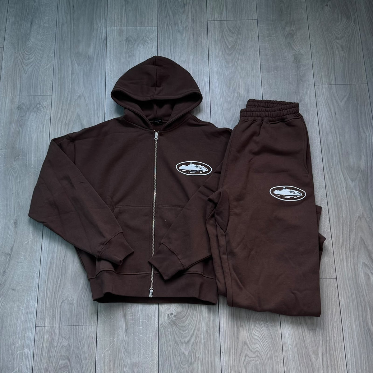 CORTEIZ ISLAND PUFF PRINT TRACKSUIT “BROWN”