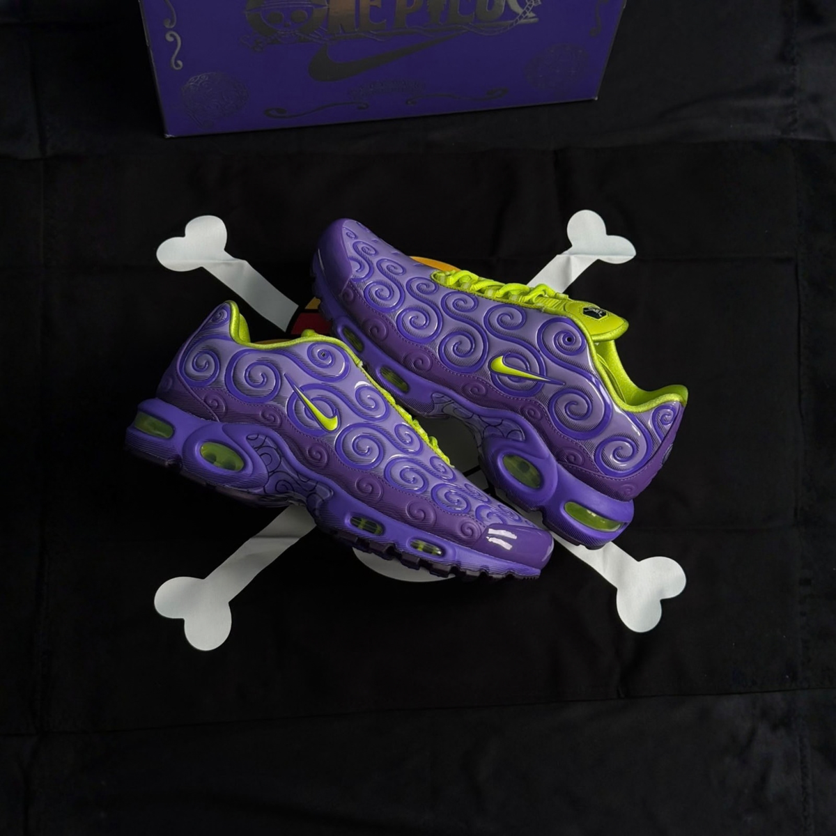 TENIS NIKE AIR MAX PLUS x ONE PIECE 'GOMU GOMU'